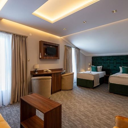 פודגוריצה Hotel Ideall מראה חיצוני תמונה