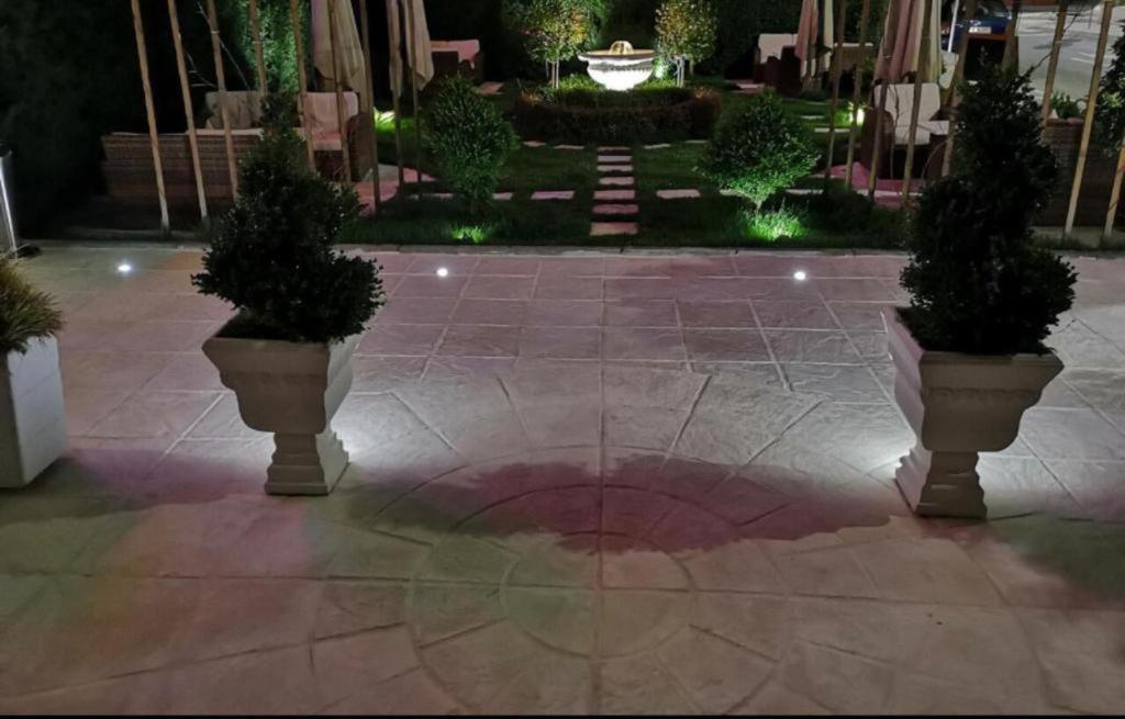 פודגוריצה Hotel Ideall מראה חיצוני תמונה