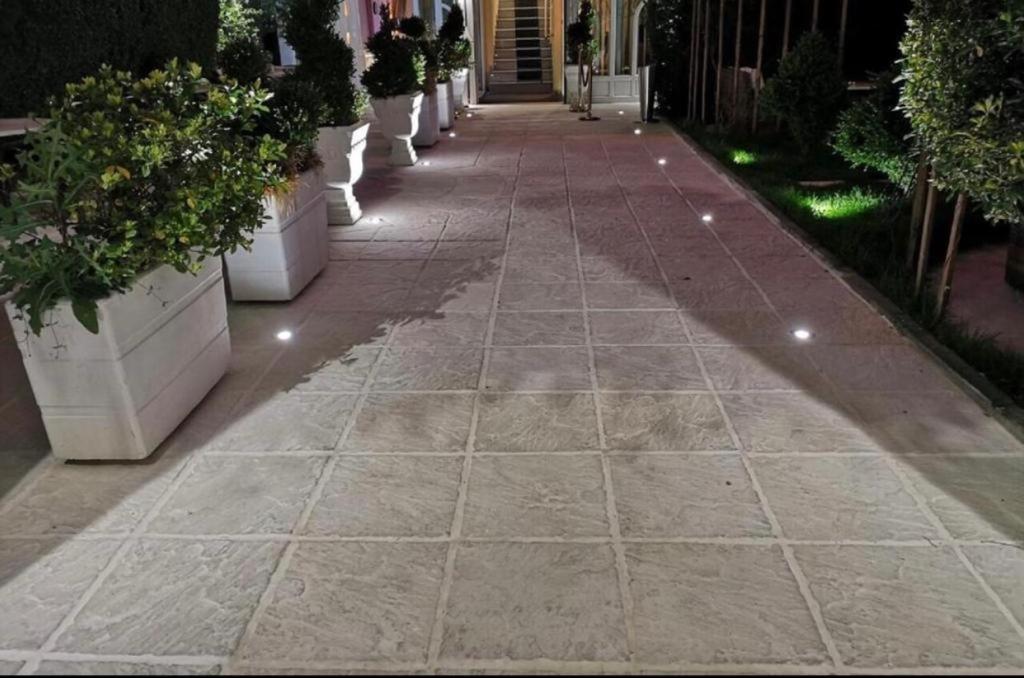 פודגוריצה Hotel Ideall מראה חיצוני תמונה
