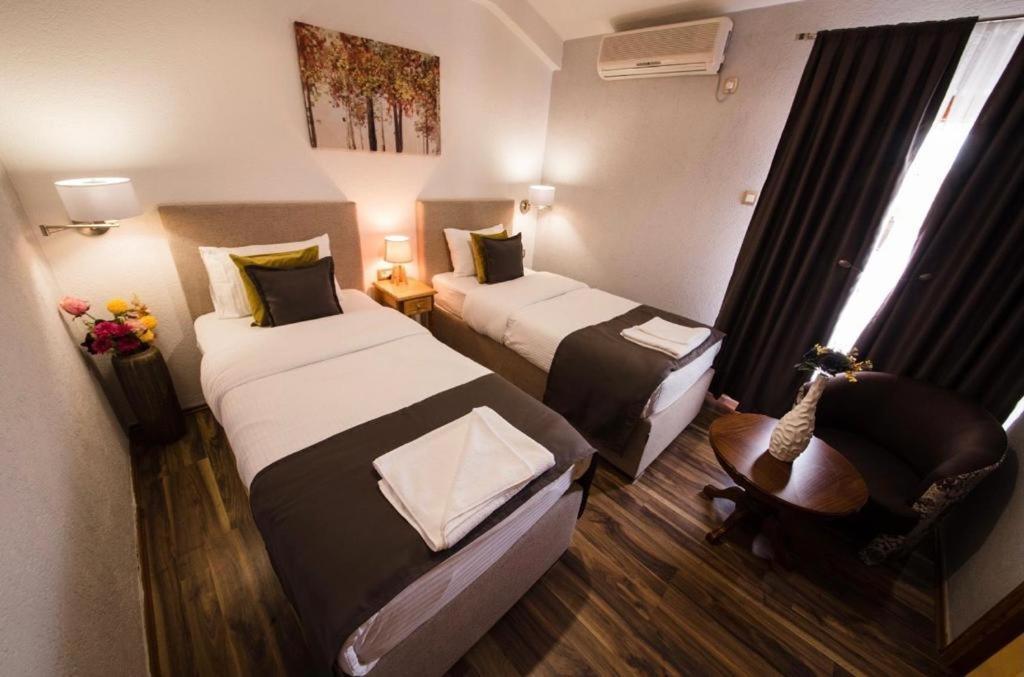 פודגוריצה Hotel Ideall מראה חיצוני תמונה