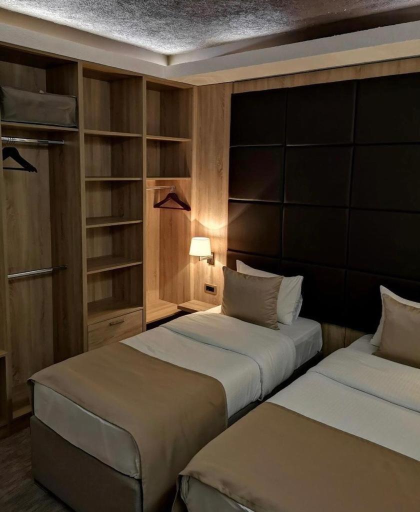 פודגוריצה Hotel Ideall מראה חיצוני תמונה