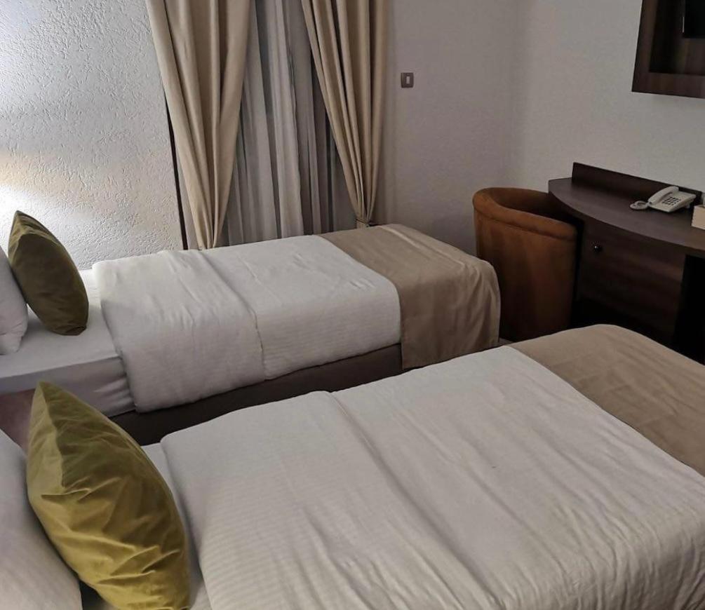 פודגוריצה Hotel Ideall מראה חיצוני תמונה