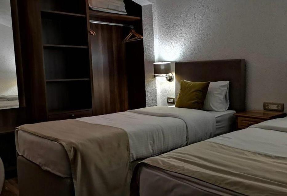פודגוריצה Hotel Ideall מראה חיצוני תמונה