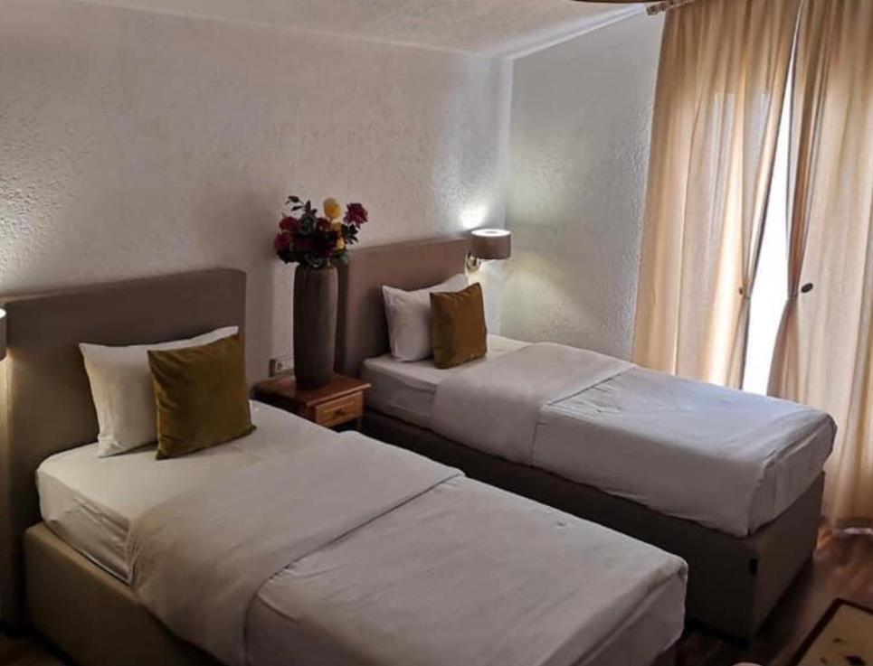 פודגוריצה Hotel Ideall מראה חיצוני תמונה