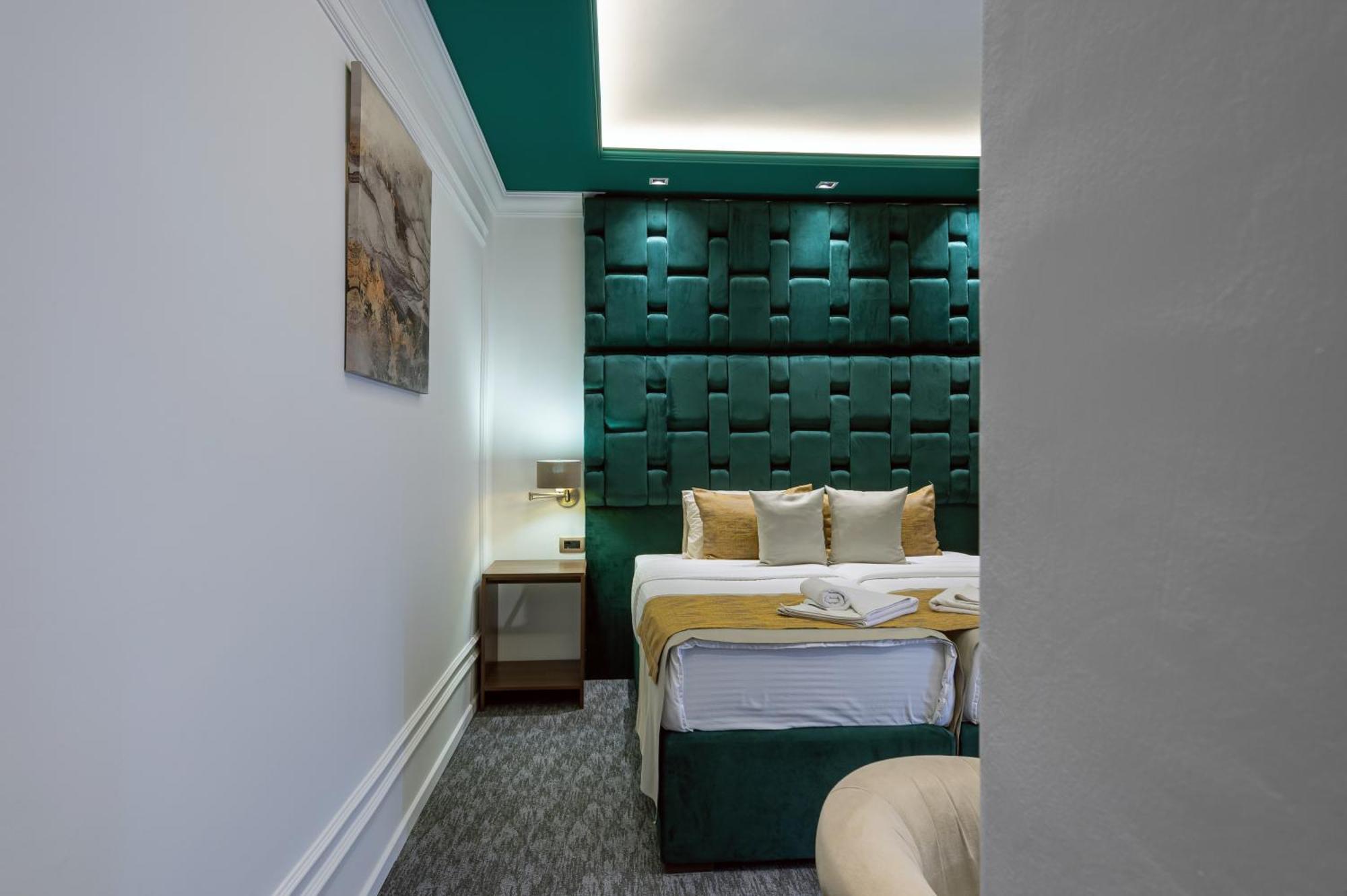 פודגוריצה Hotel Ideall מראה חיצוני תמונה