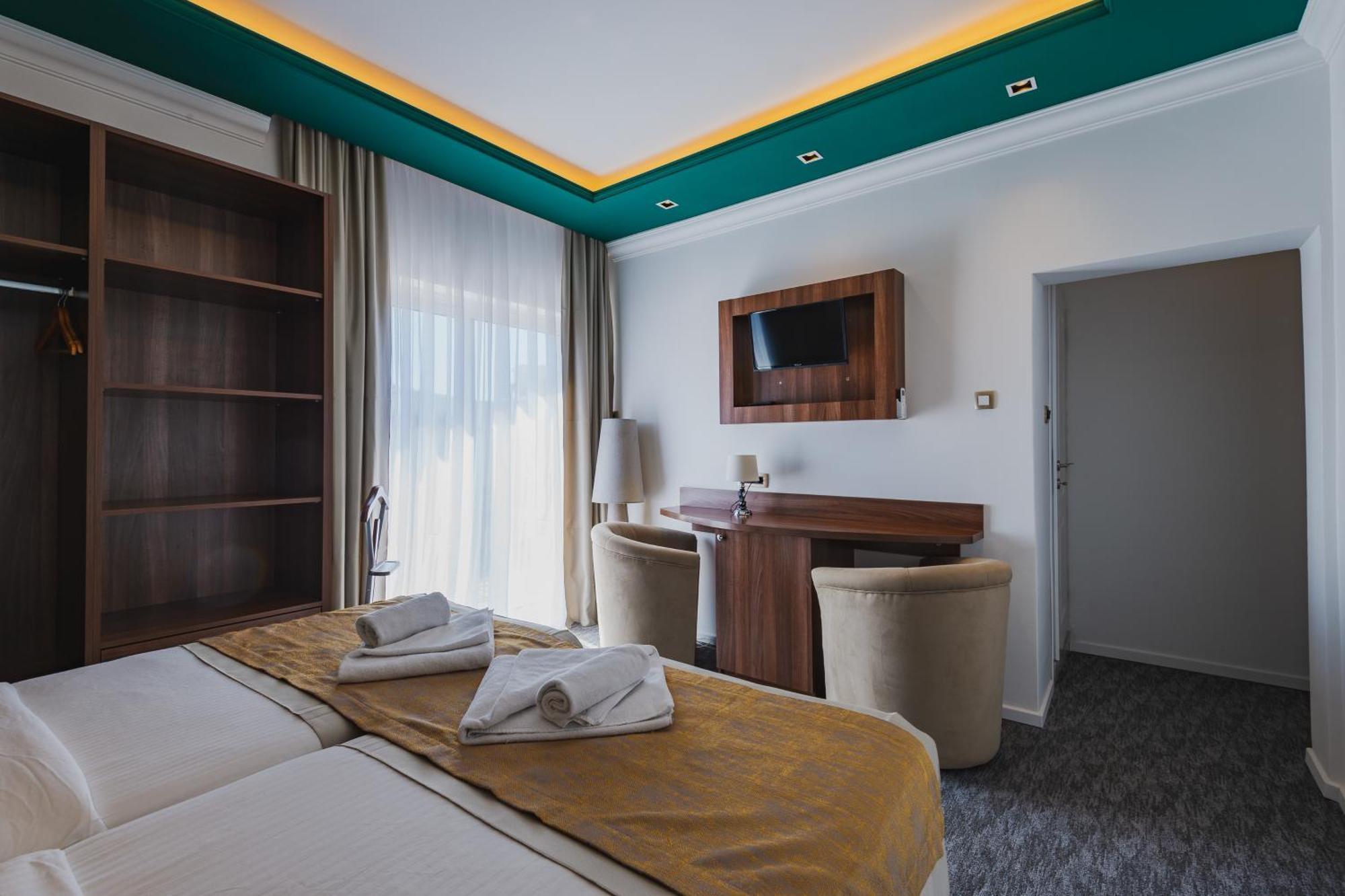פודגוריצה Hotel Ideall מראה חיצוני תמונה