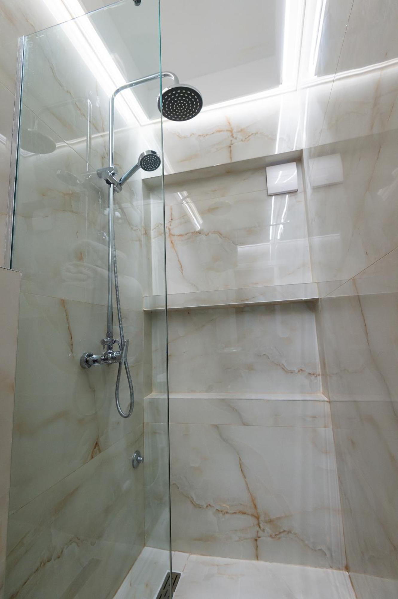 פודגוריצה Hotel Ideall מראה חיצוני תמונה