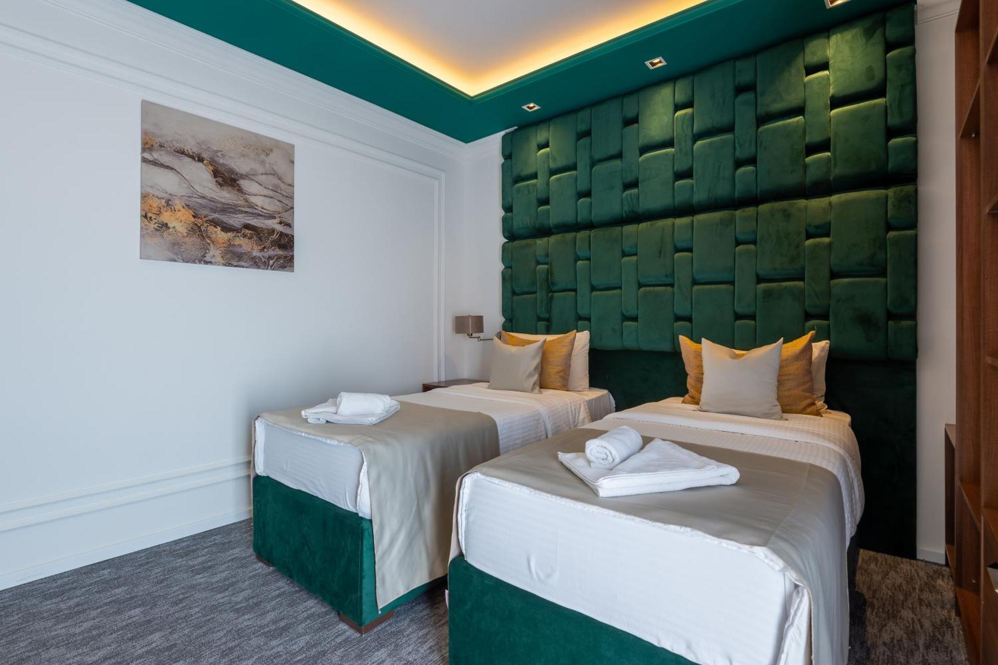פודגוריצה Hotel Ideall מראה חיצוני תמונה