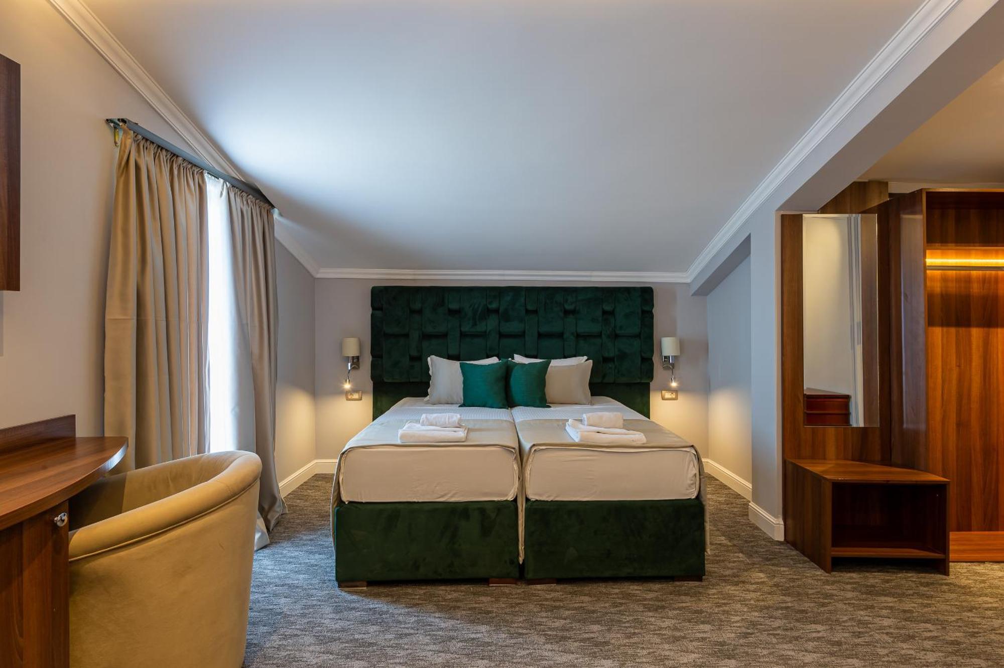 פודגוריצה Hotel Ideall מראה חיצוני תמונה