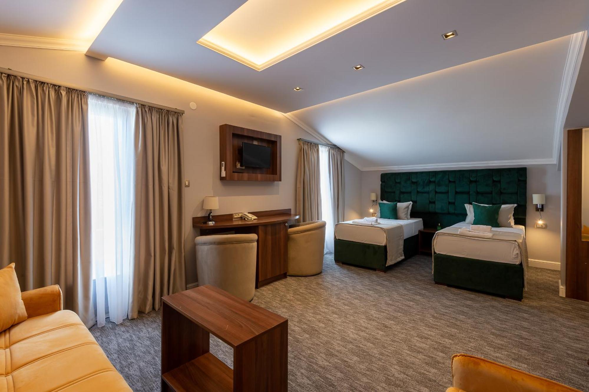 פודגוריצה Hotel Ideall מראה חיצוני תמונה