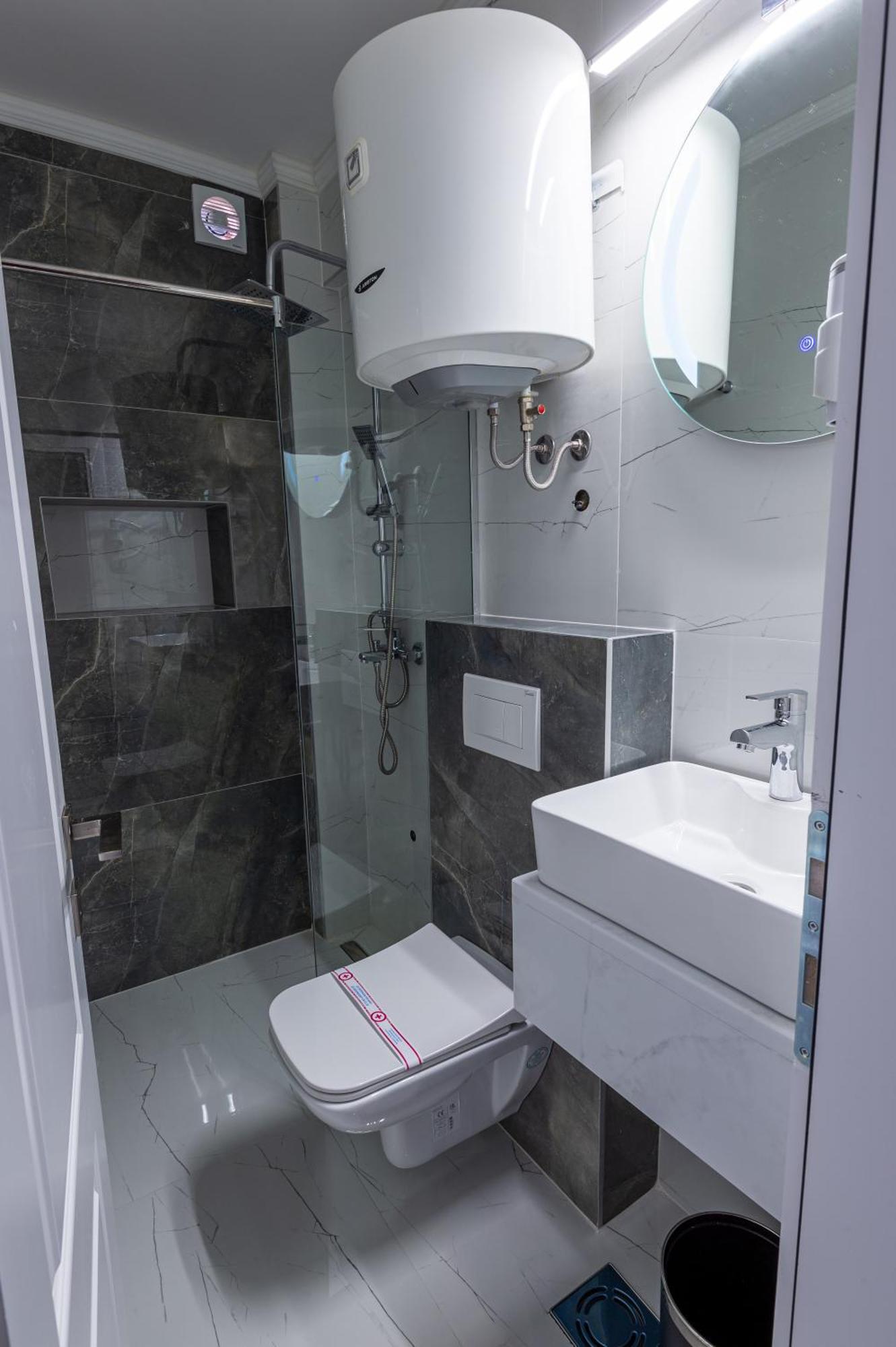 פודגוריצה Hotel Ideall מראה חיצוני תמונה