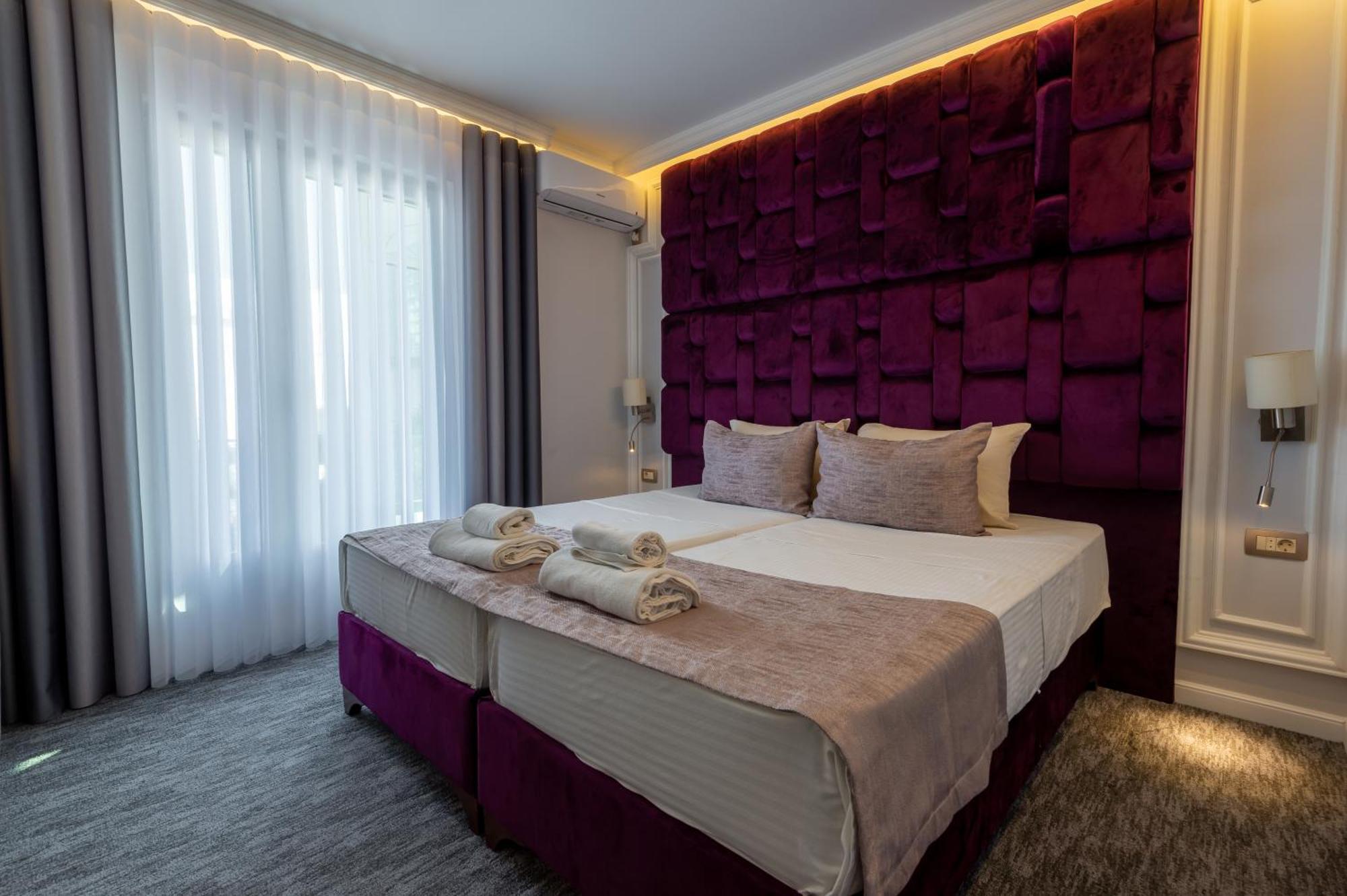 פודגוריצה Hotel Ideall מראה חיצוני תמונה