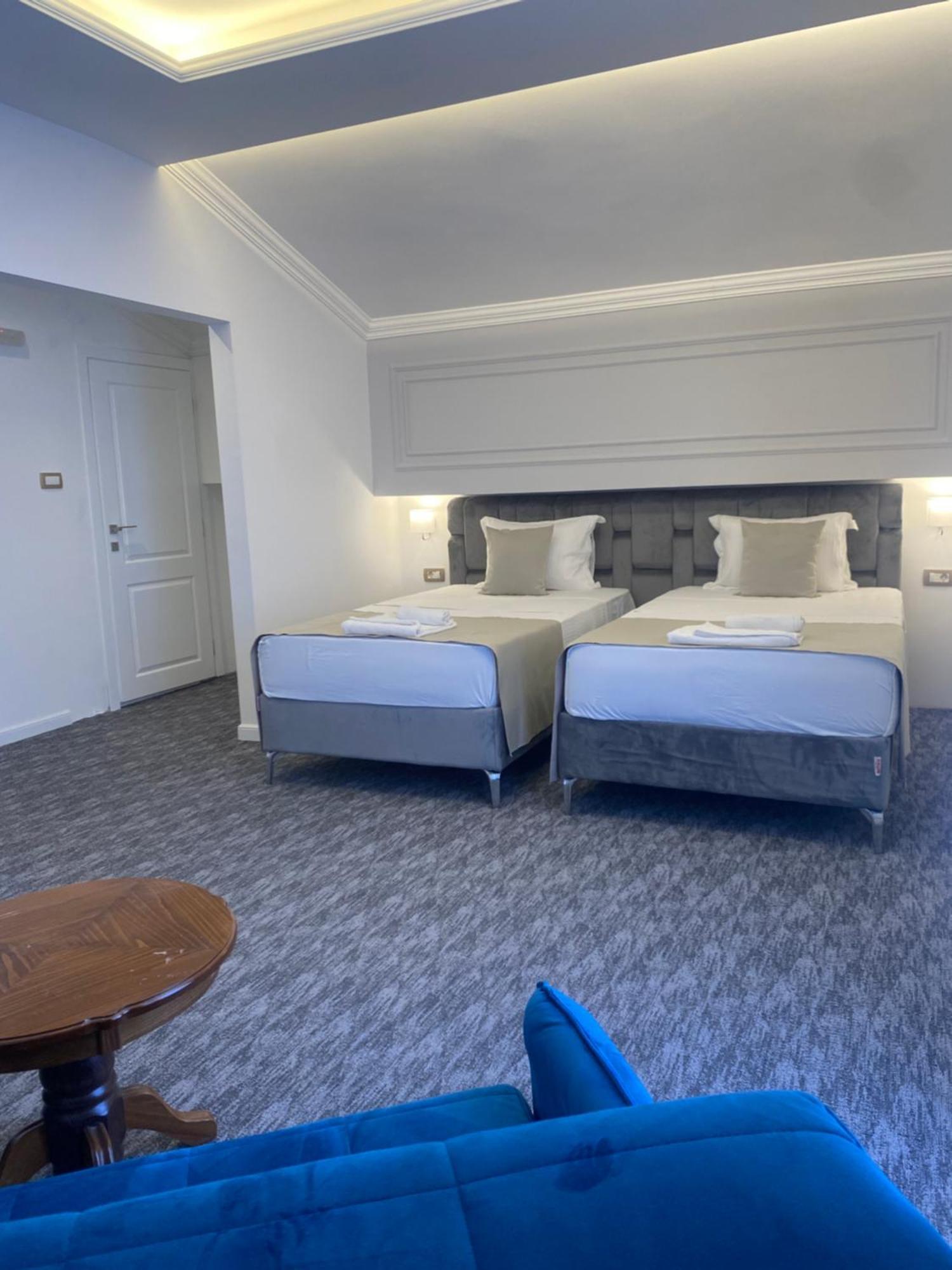 פודגוריצה Hotel Ideall מראה חיצוני תמונה