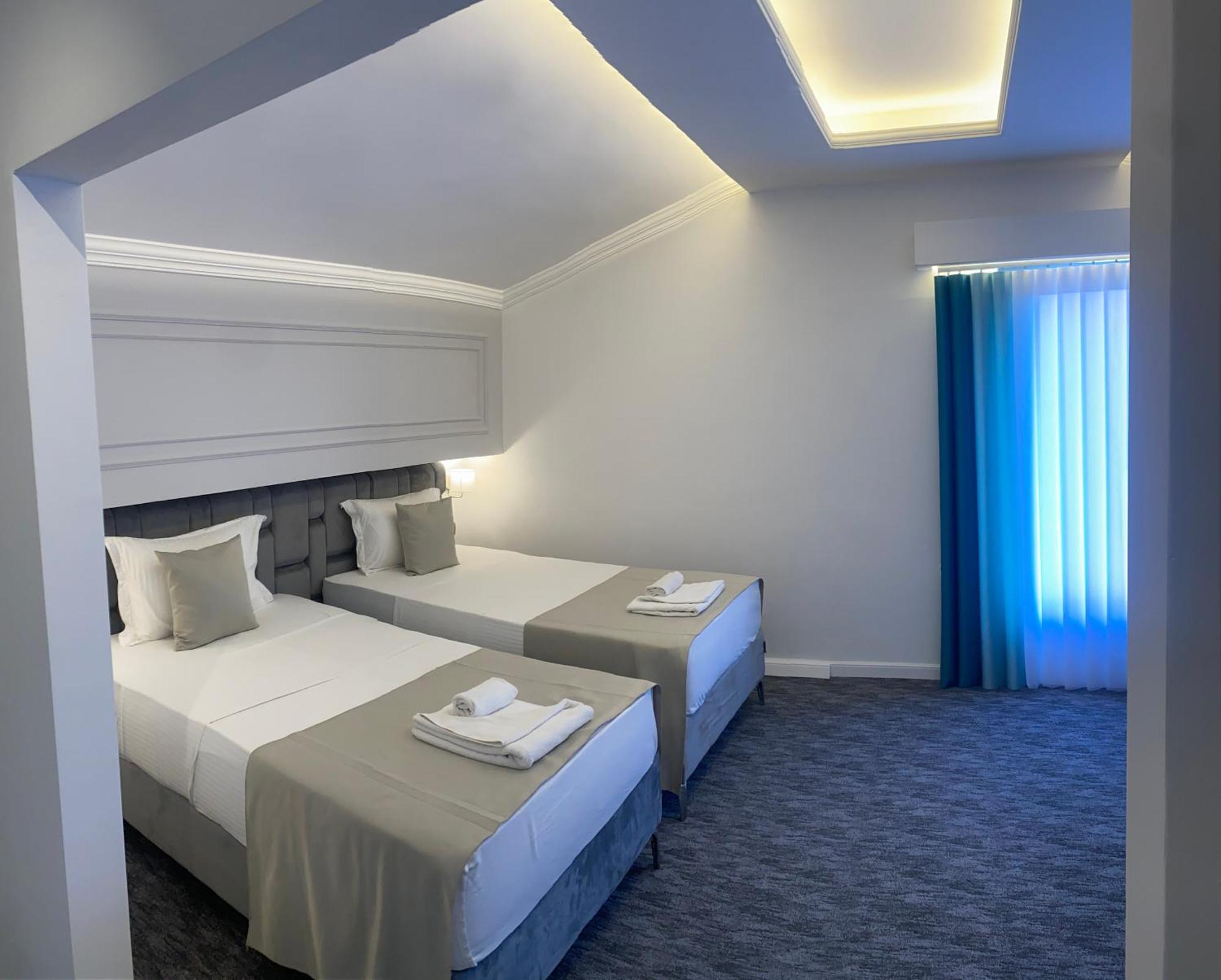 פודגוריצה Hotel Ideall מראה חיצוני תמונה