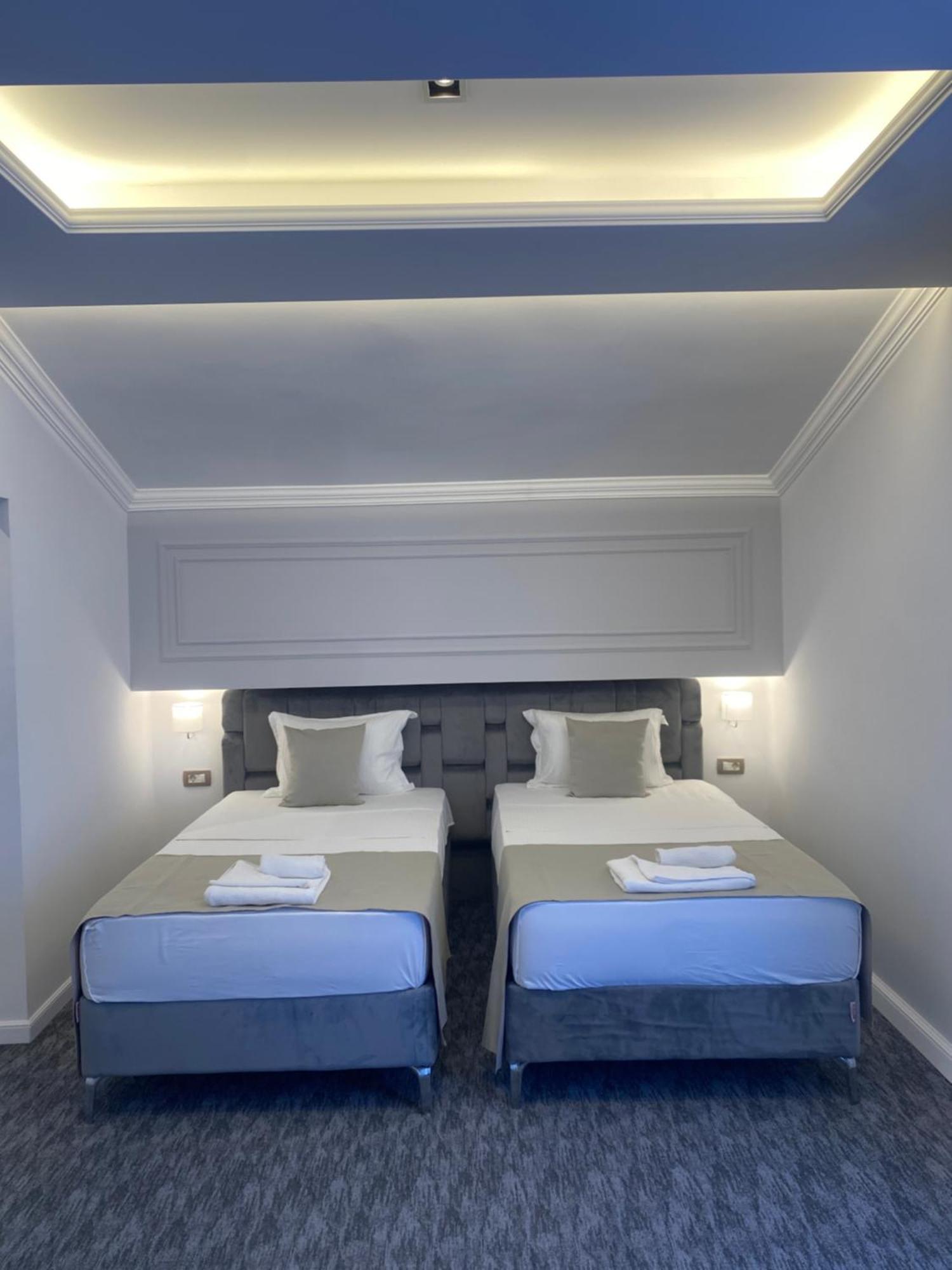 פודגוריצה Hotel Ideall מראה חיצוני תמונה