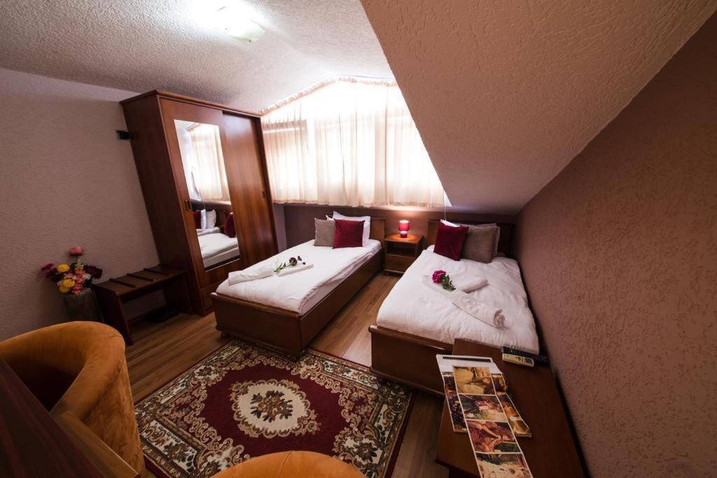 פודגוריצה Hotel Ideall מראה חיצוני תמונה