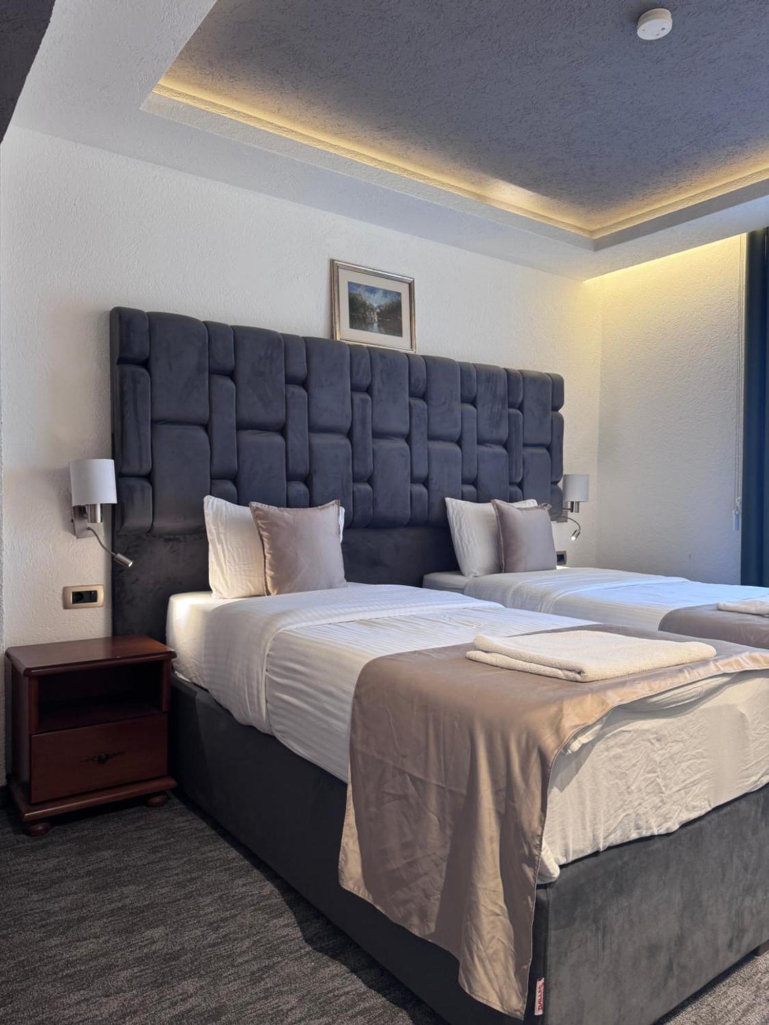 פודגוריצה Hotel Ideall מראה חיצוני תמונה
