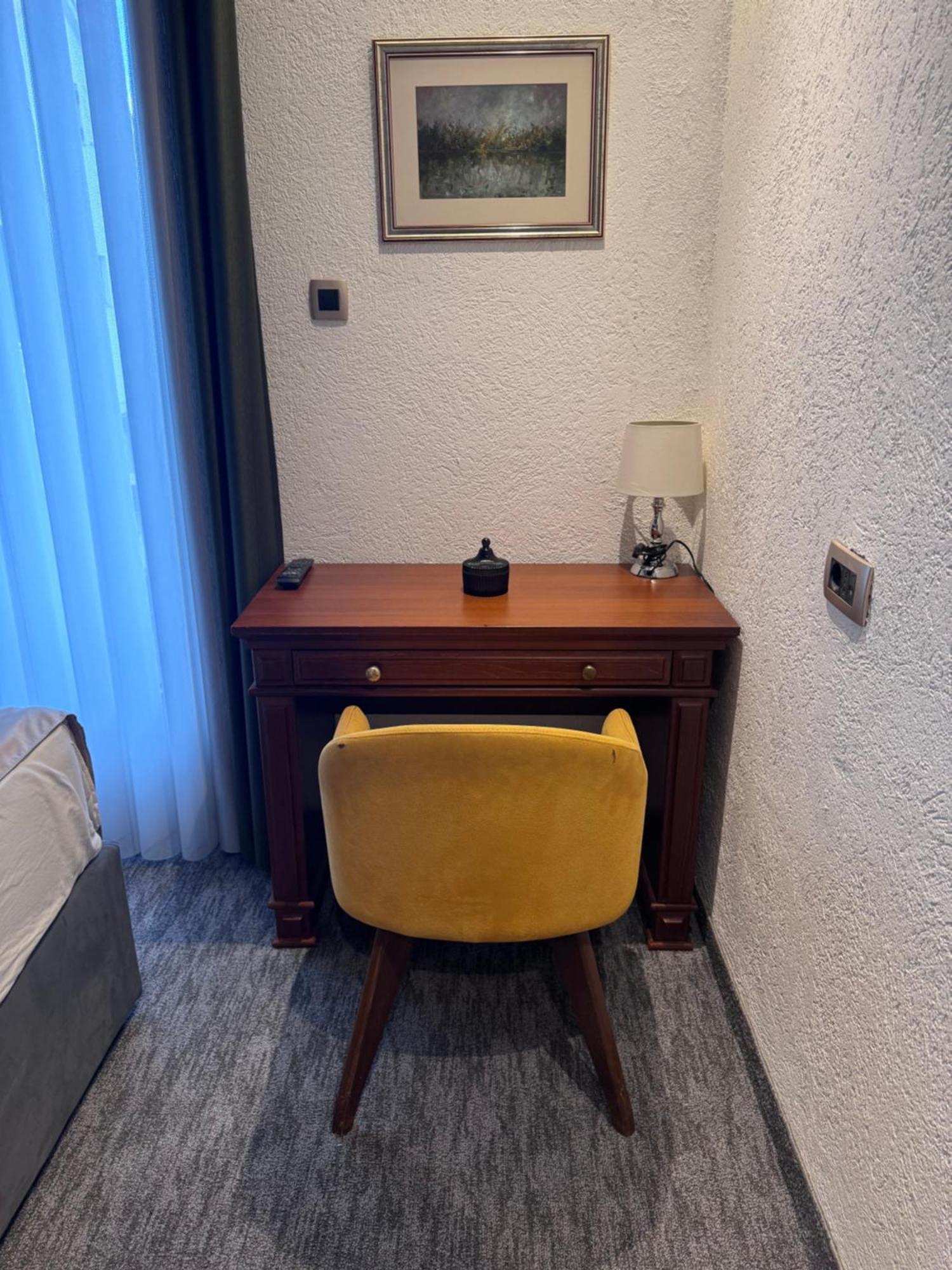 פודגוריצה Hotel Ideall מראה חיצוני תמונה