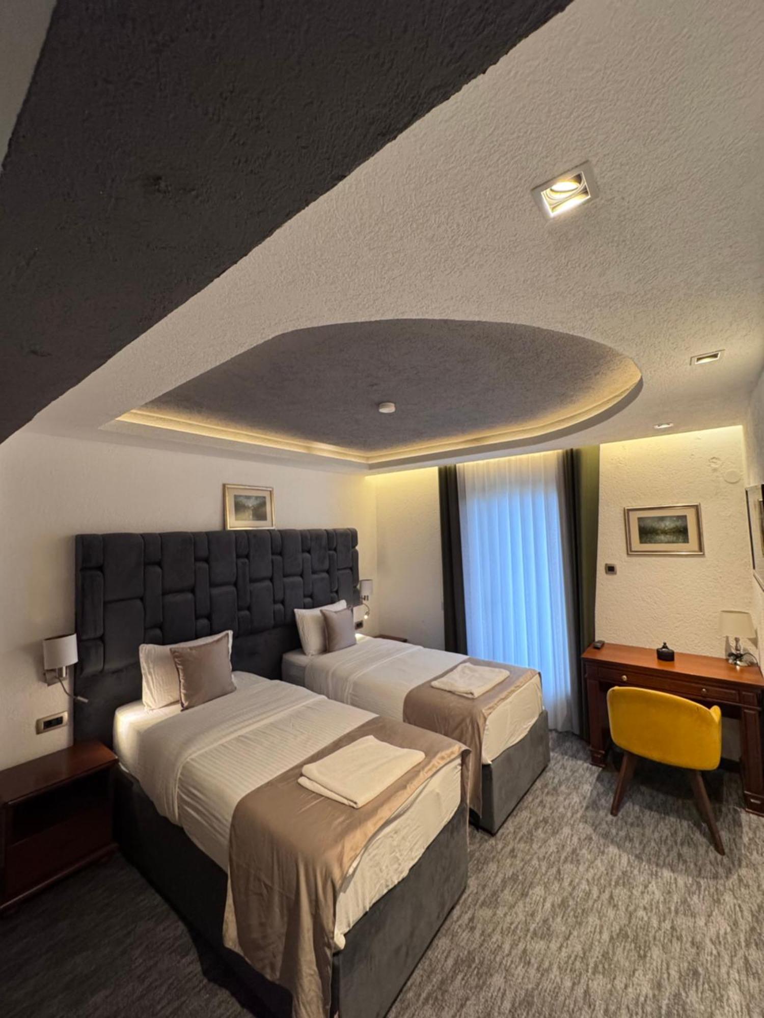 פודגוריצה Hotel Ideall מראה חיצוני תמונה