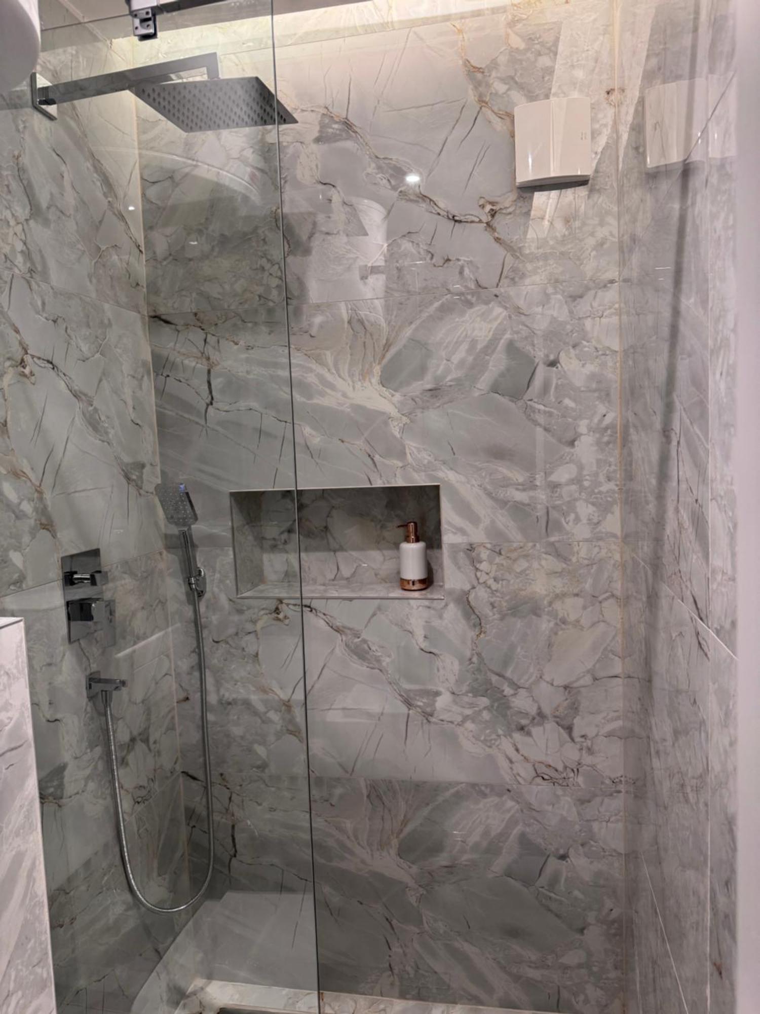 פודגוריצה Hotel Ideall מראה חיצוני תמונה