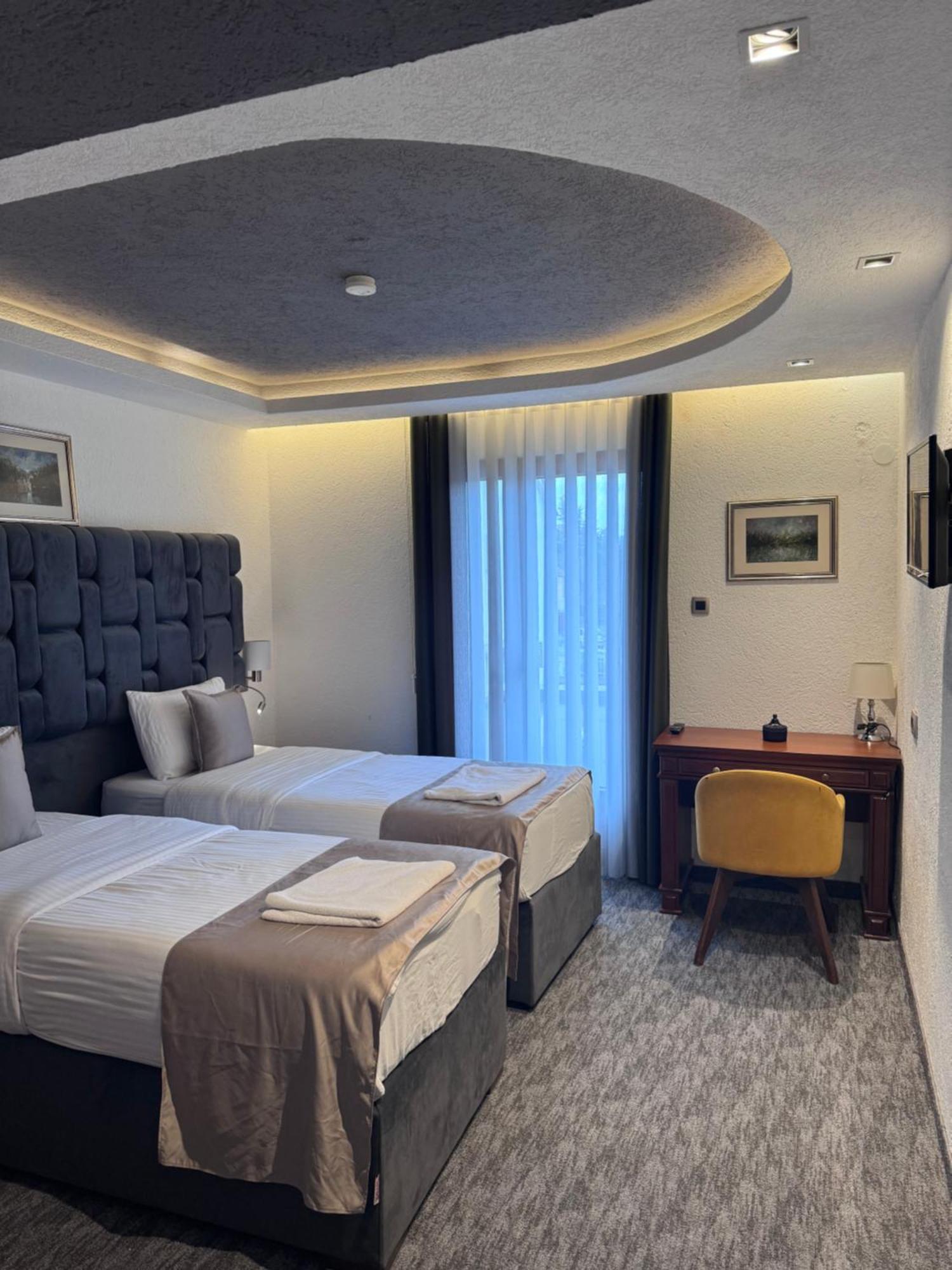 פודגוריצה Hotel Ideall מראה חיצוני תמונה