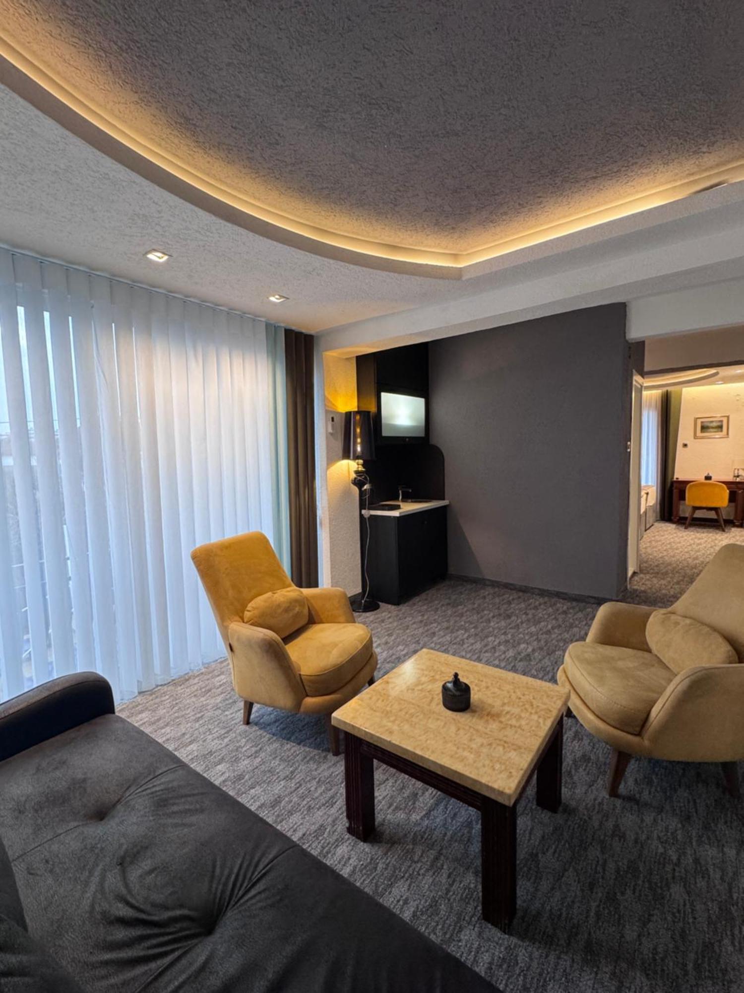 פודגוריצה Hotel Ideall מראה חיצוני תמונה