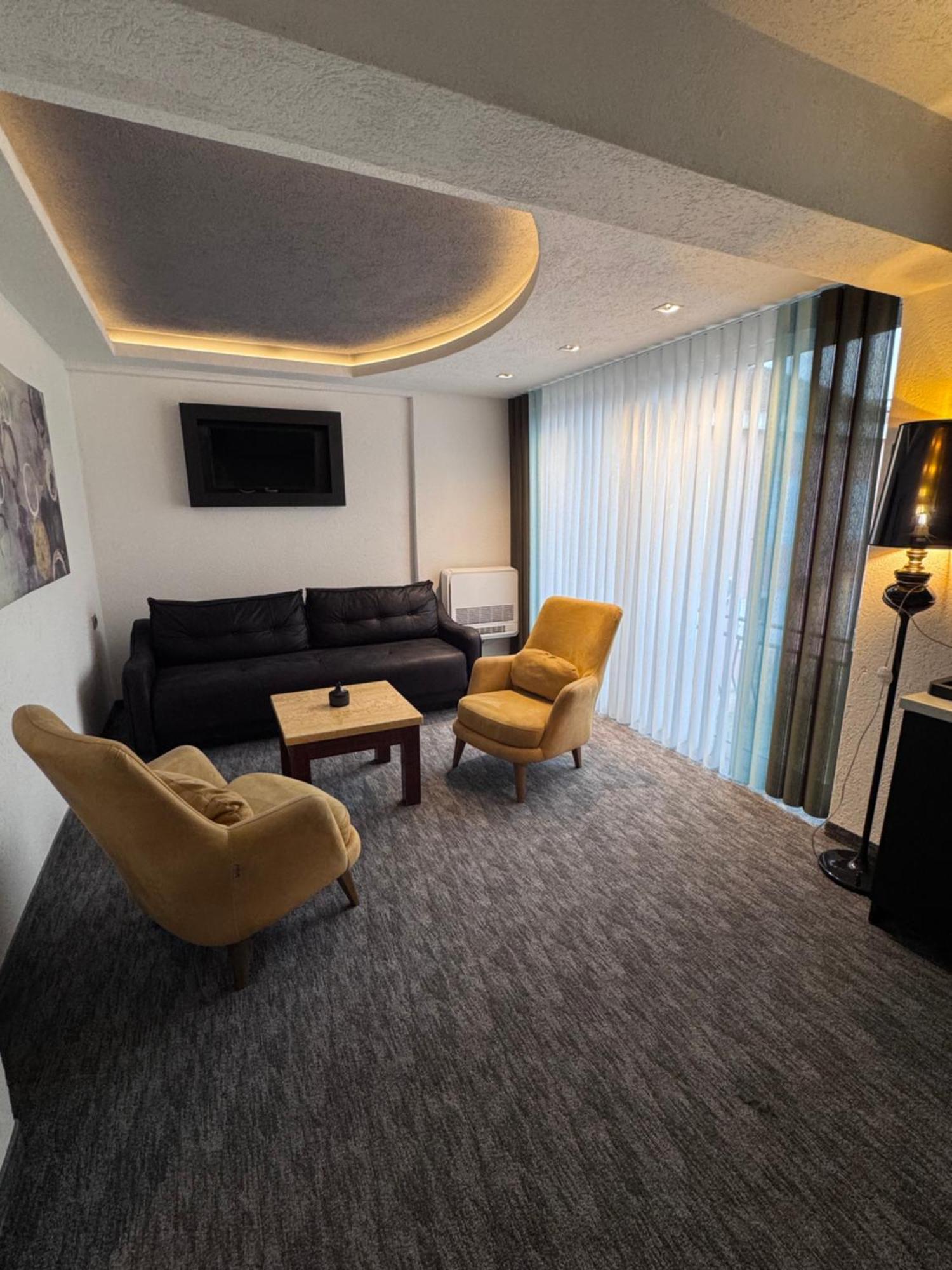 פודגוריצה Hotel Ideall מראה חיצוני תמונה